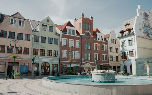 A fountain in the middle of a city square from Chrome web store to be run with OffiDocs Chromium online A fountain in the middle of a city square from Chrome web store to be run with OffiDocs Chromium online
