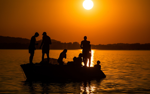 Boat and sunset on the river from Chrome web store to be run with OffiDocs Chromium online Boat and sunset on the river from Chrome web store to be run with OffiDocs Chromium online