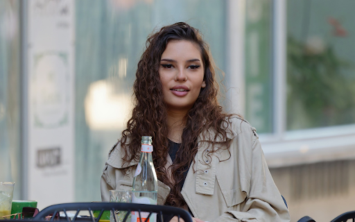 Curly hair girl from Chrome web store to be run with OffiDocs Chromium online Curly hair girl from Chrome web store to be run with OffiDocs Chromium online