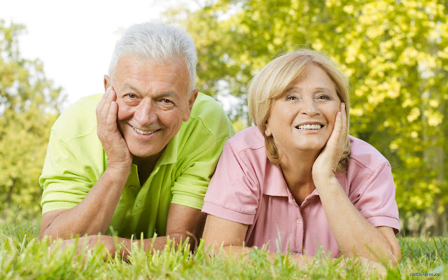 Elderly Couple from Chrome web store to be run with OffiDocs Chromium online Elderly Couple from Chrome web store to be run with OffiDocs Chromium online