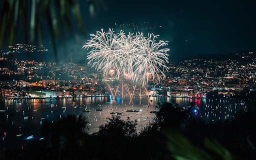 Fireworks Over the City Bay from Chrome web store to be run with OffiDocs Chromium online Fireworks Over the City Bay from Chrome web store to be run with OffiDocs Chromium online