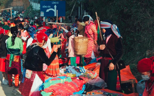 Ha Giang Market Fair – A Vibrant Cultural Experience in the Highlands from Chrome web store to be run with OffiDocs Chromium online Ha Giang Market Fair – A Vibrant Cultural Experience in the Highlands from Chrome web store to be run with OffiDocs Chromium online