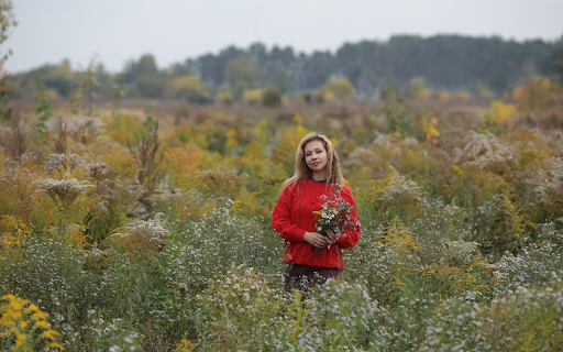 Red shirt girl in the middle of the forest from Chrome web store to be run with OffiDocs Chromium online Red shirt girl in the middle of the forest from Chrome web store to be run with OffiDocs Chromium online