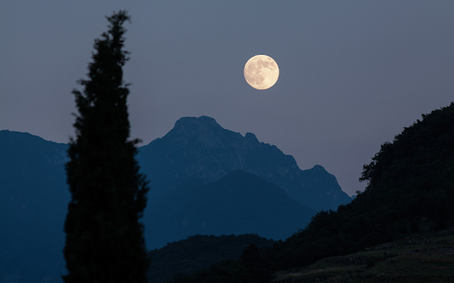 The moon hangs over the mountain top from Chrome web store to be run with OffiDocs Chromium online The moon hangs over the mountain top from Chrome web store to be run with OffiDocs Chromium online