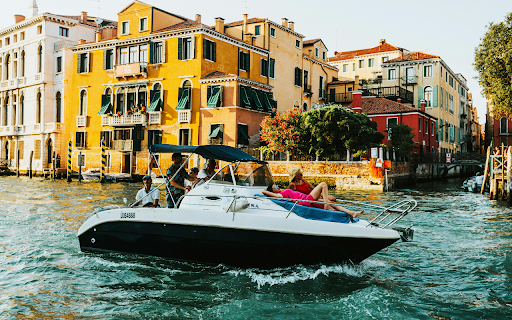 Tourists in Yacht on Venetian Canal from Chrome web store to be run with OffiDocs Chromium online Tourists in Yacht on Venetian Canal from Chrome web store to be run with OffiDocs Chromium online