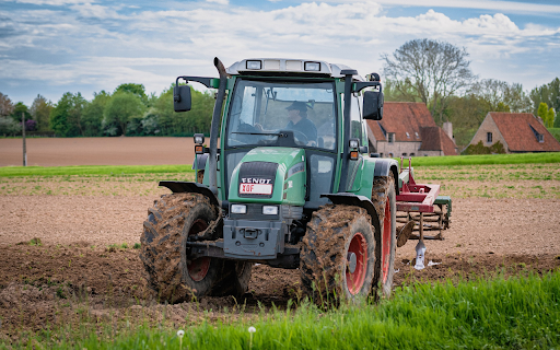 Tractors in season from Chrome web store to be run with OffiDocs Chromium online Tractors in season from Chrome web store to be run with OffiDocs Chromium online