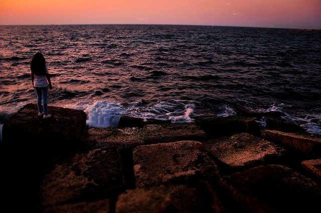 Sea Rocks Girl - GIMP online editor free Free download Sea Rocks Girl - free photo or picture to be edited with GIMP online image editor